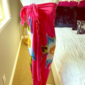 Tropical Scarf Sarong Wrap with Vibrant Flowers 🌺